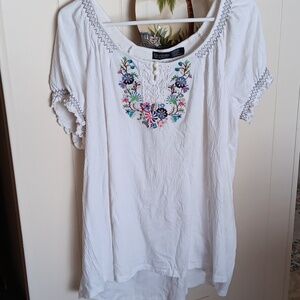Faded glory peasant top embroidered 2x